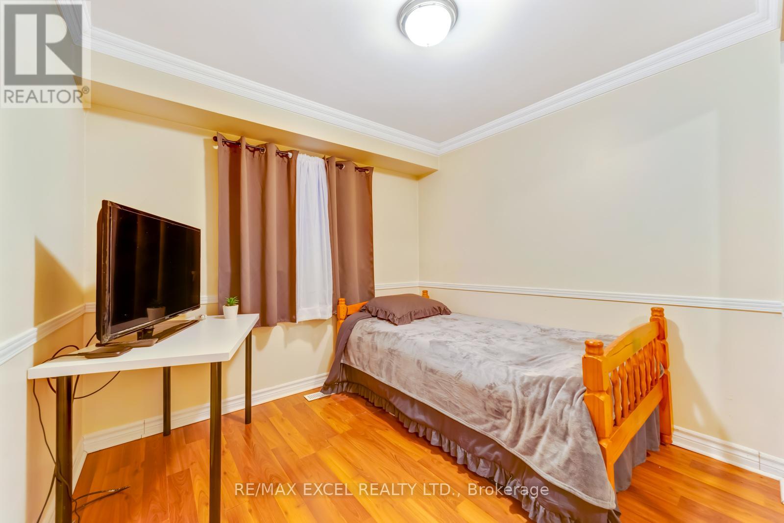 57 LOWRY SQUARE - 21