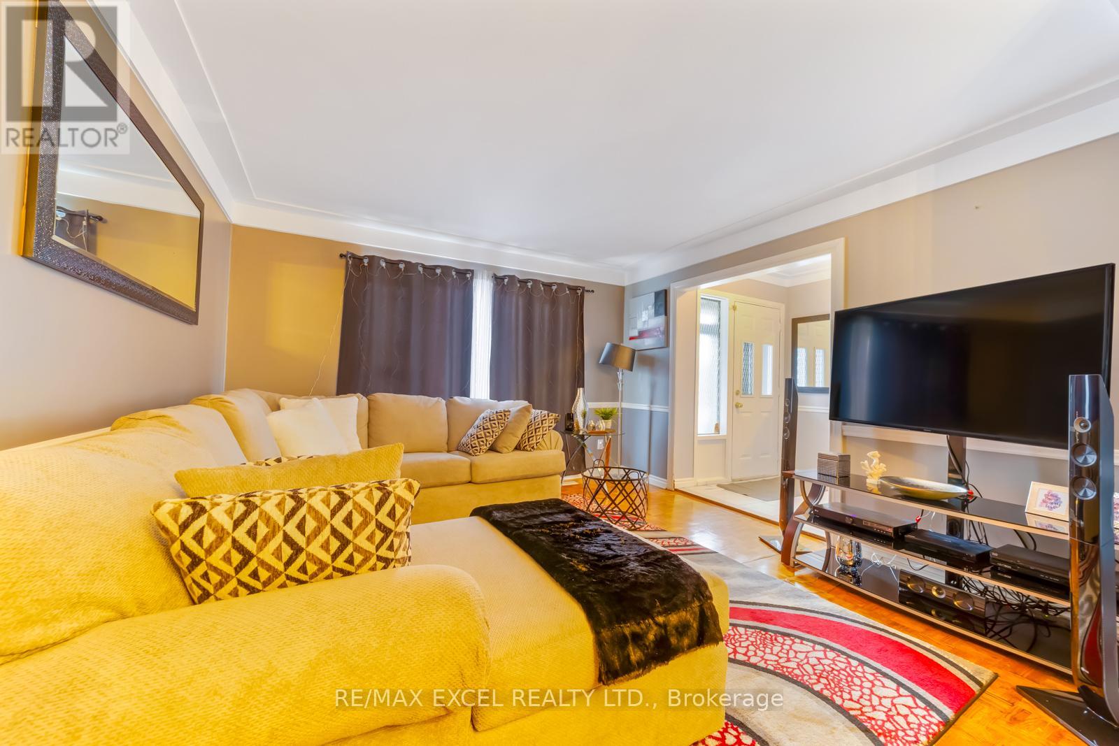 57 LOWRY SQUARE - 6
