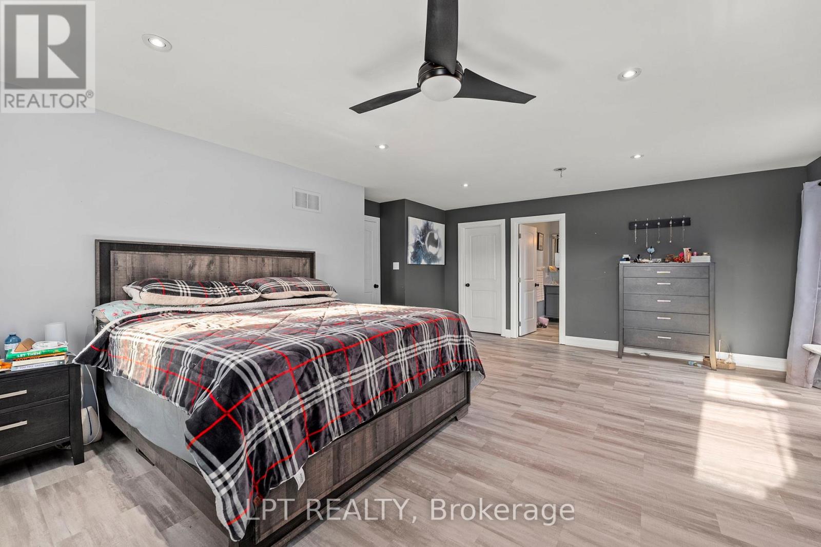 1109 RAVENSHOE ROAD - 18