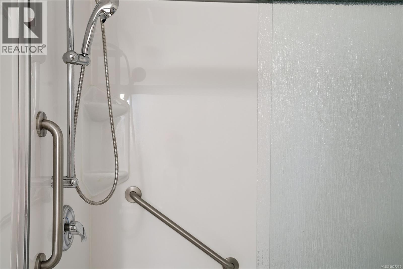 1148 CLUBHOUSE DR - 33