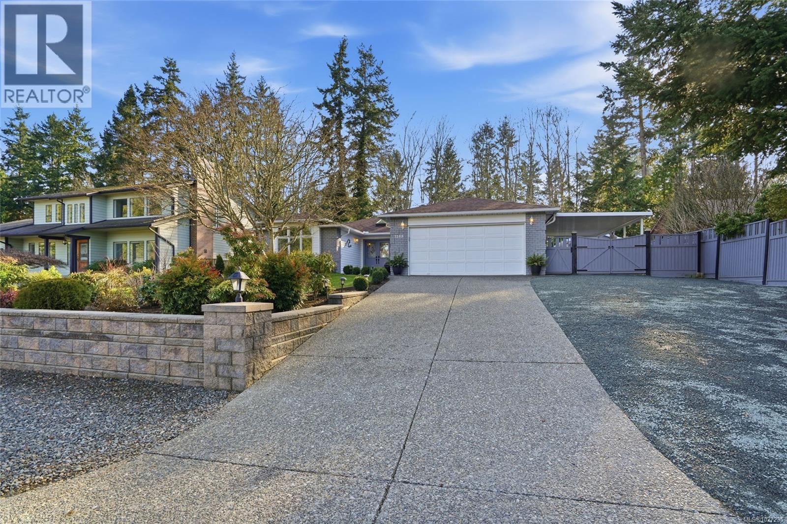 1148 CLUBHOUSE DR - 39