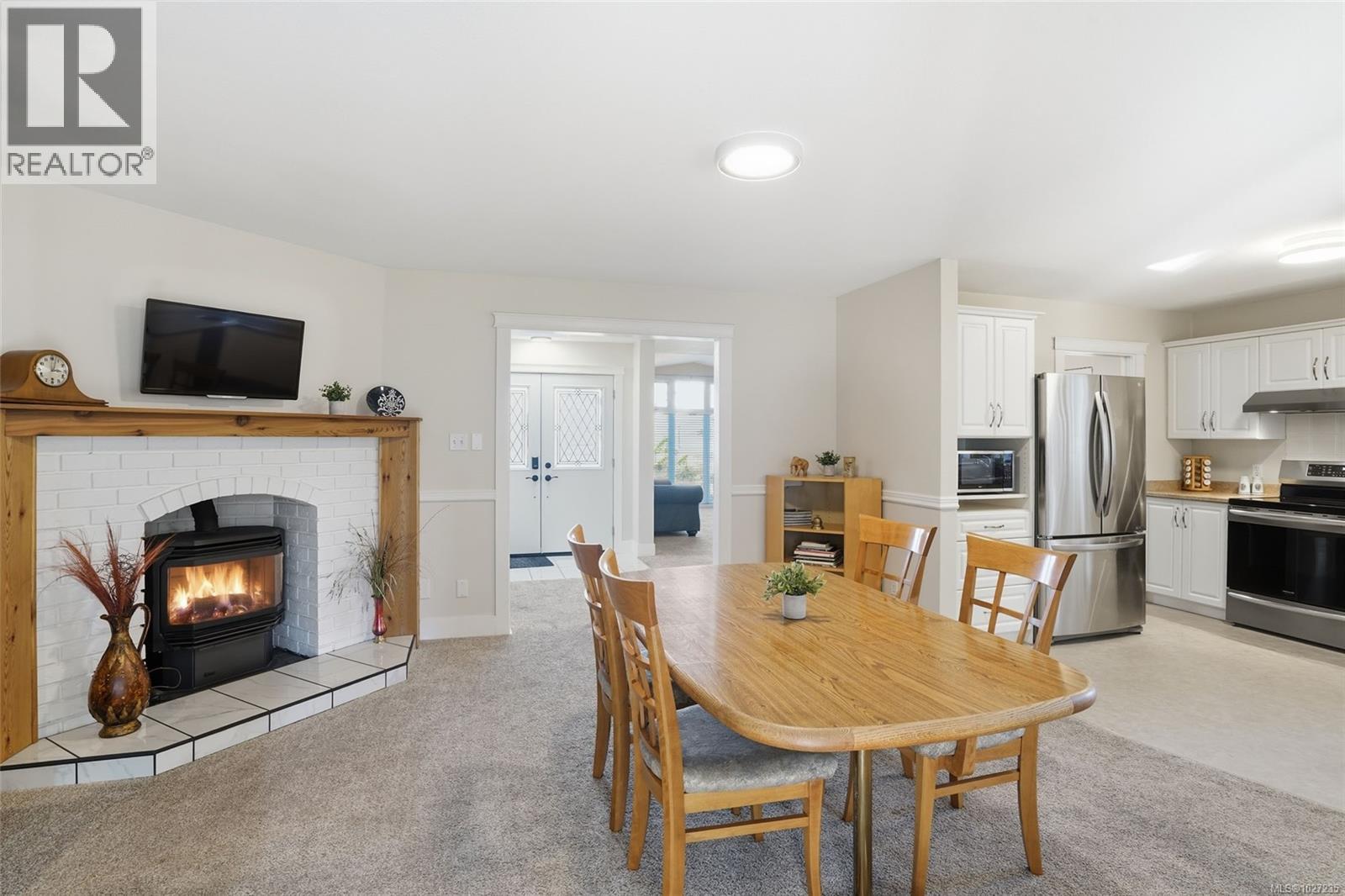 1148 CLUBHOUSE DR - 9