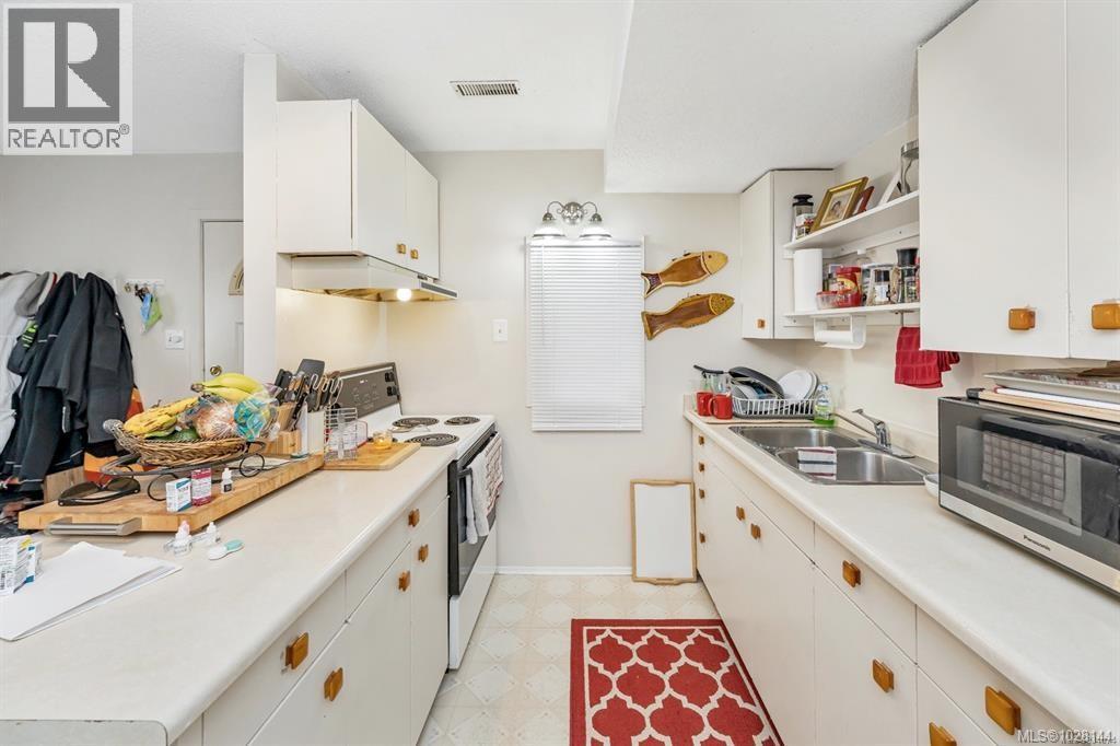 9254 Rideau Ave - 16