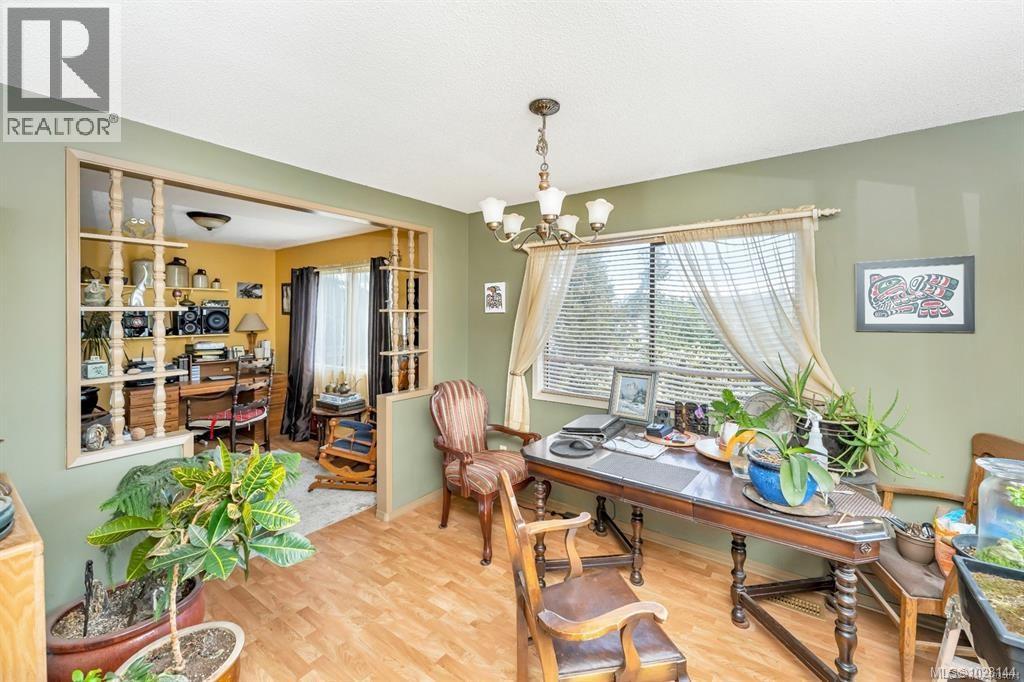 9254 Rideau Ave - 17