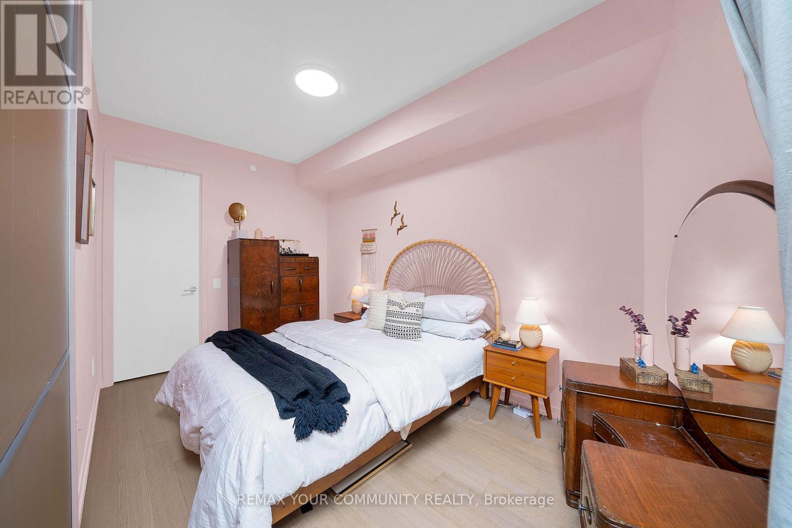 #602 138 ST.HELENS AVENUE - 22