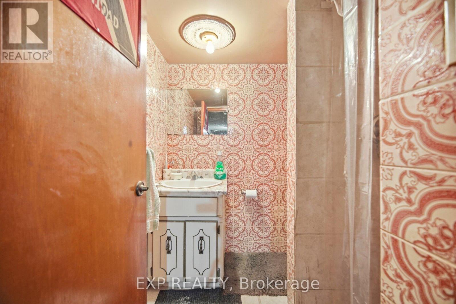 105 ROGERS ROAD - 22