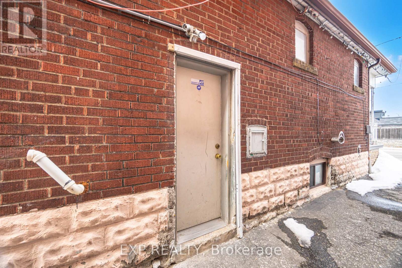 105 ROGERS ROAD - 30