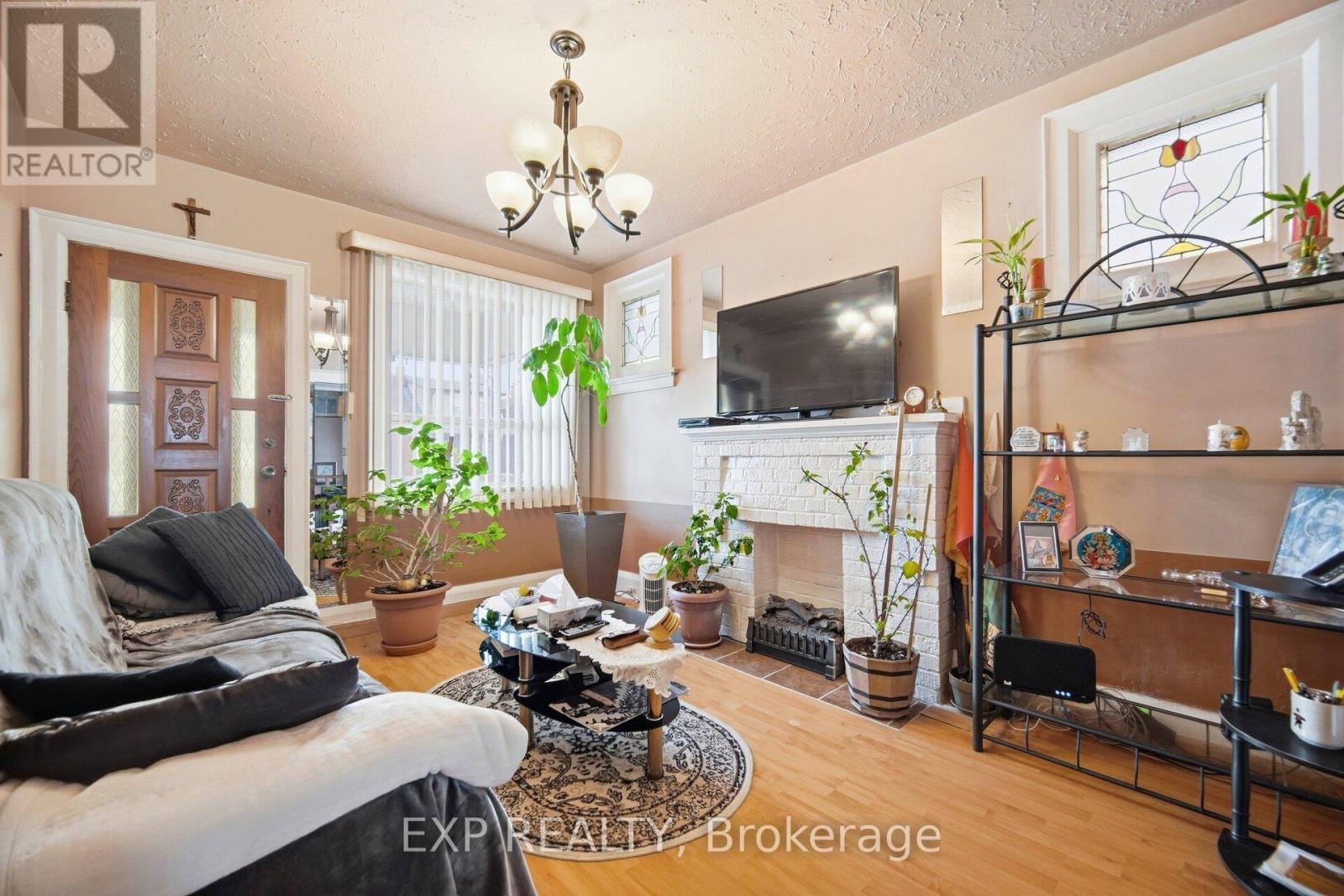 105 ROGERS ROAD - 4