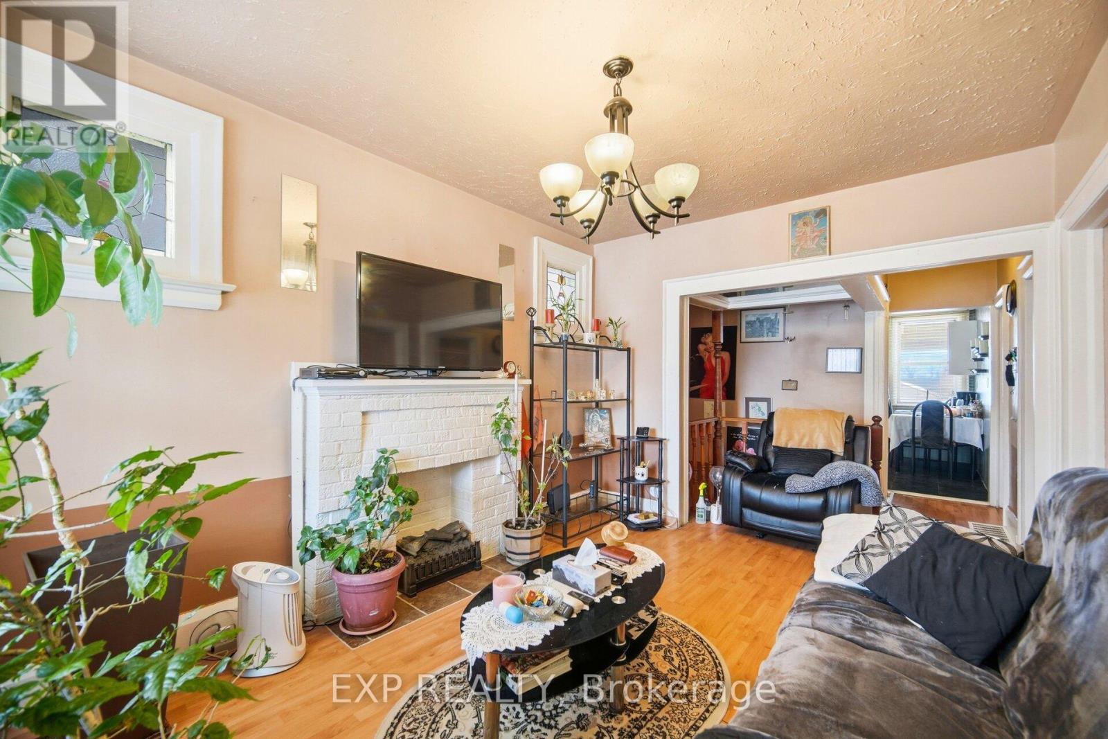 105 ROGERS ROAD - 5