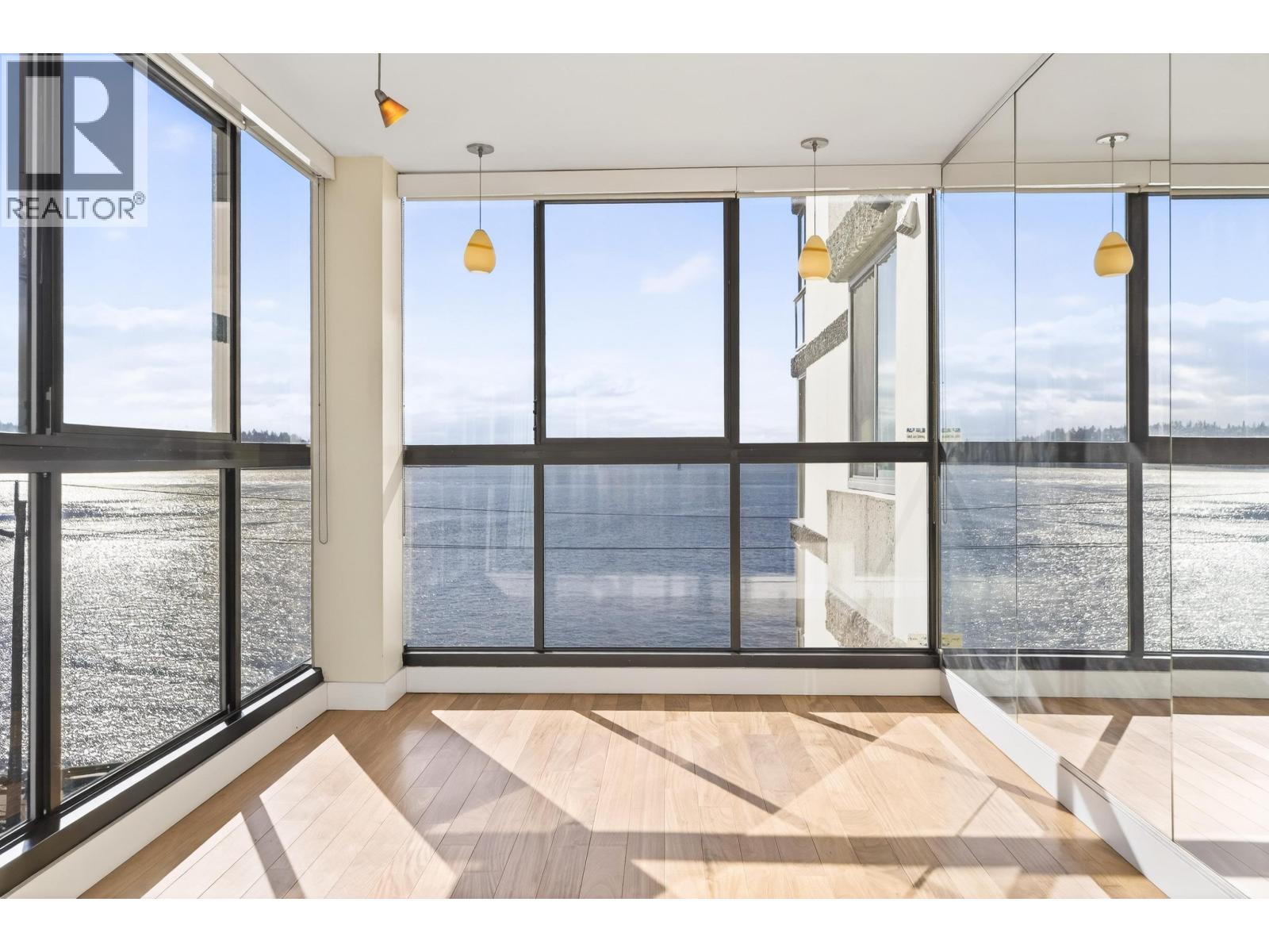 203 2090 ARGYLE Avenue - photo 2