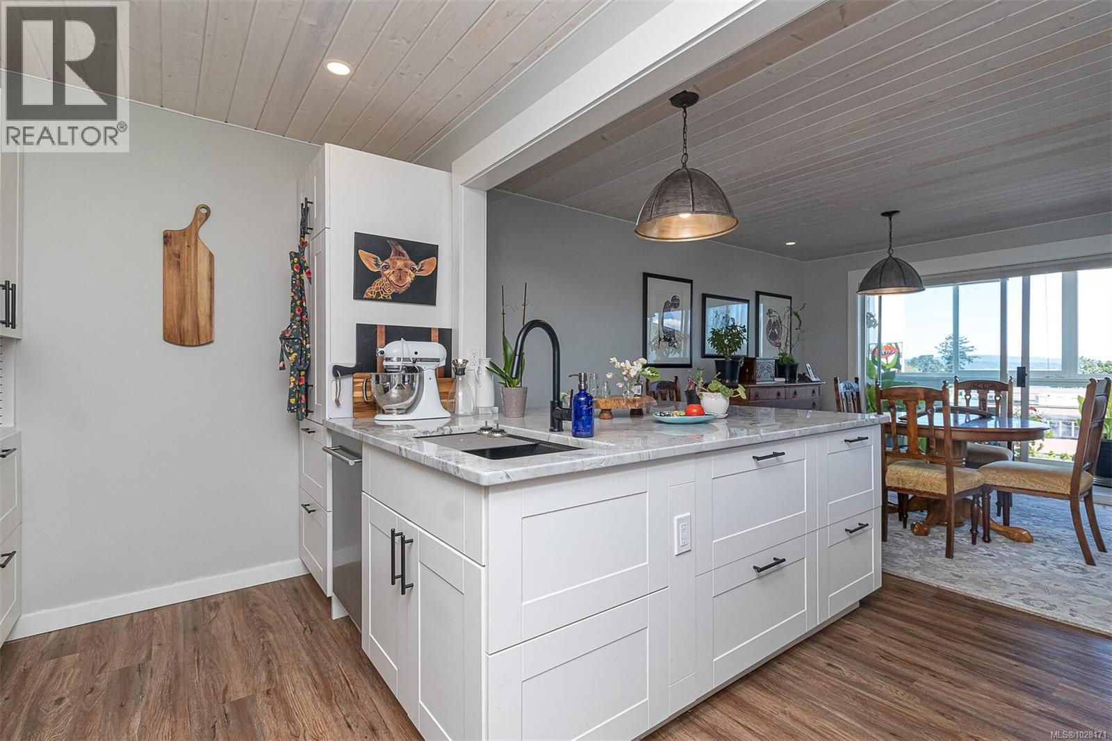 #404 9958 DANIEL ST - 19