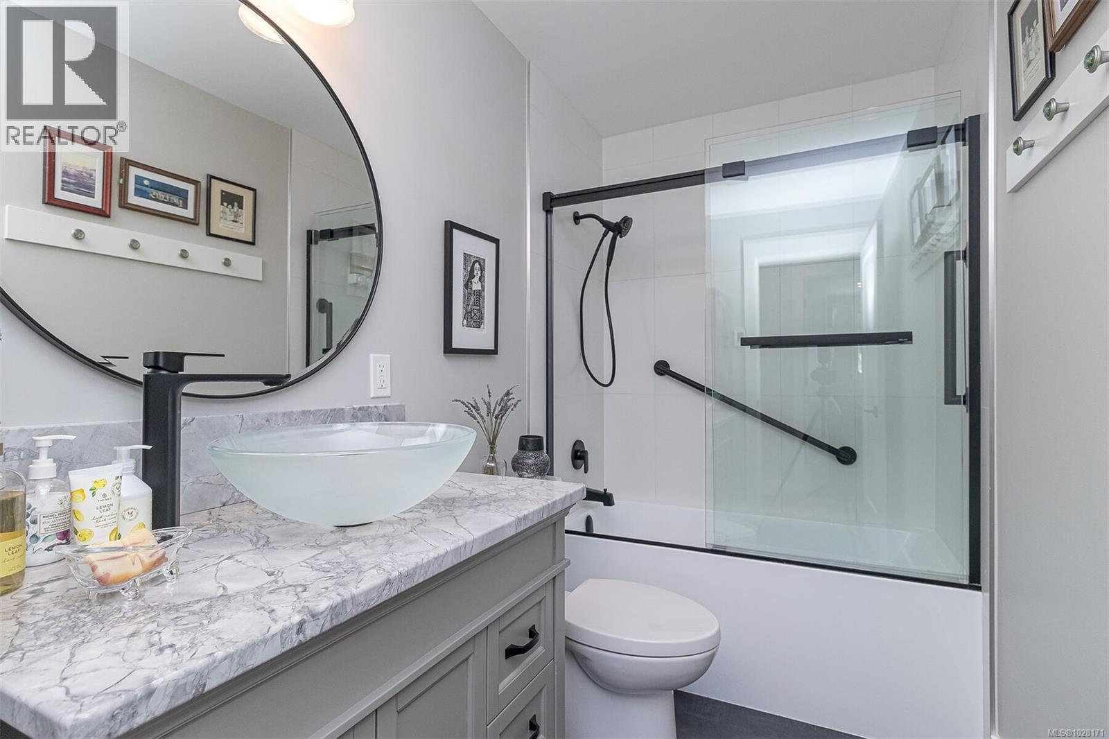 #404 9958 DANIEL ST - 26