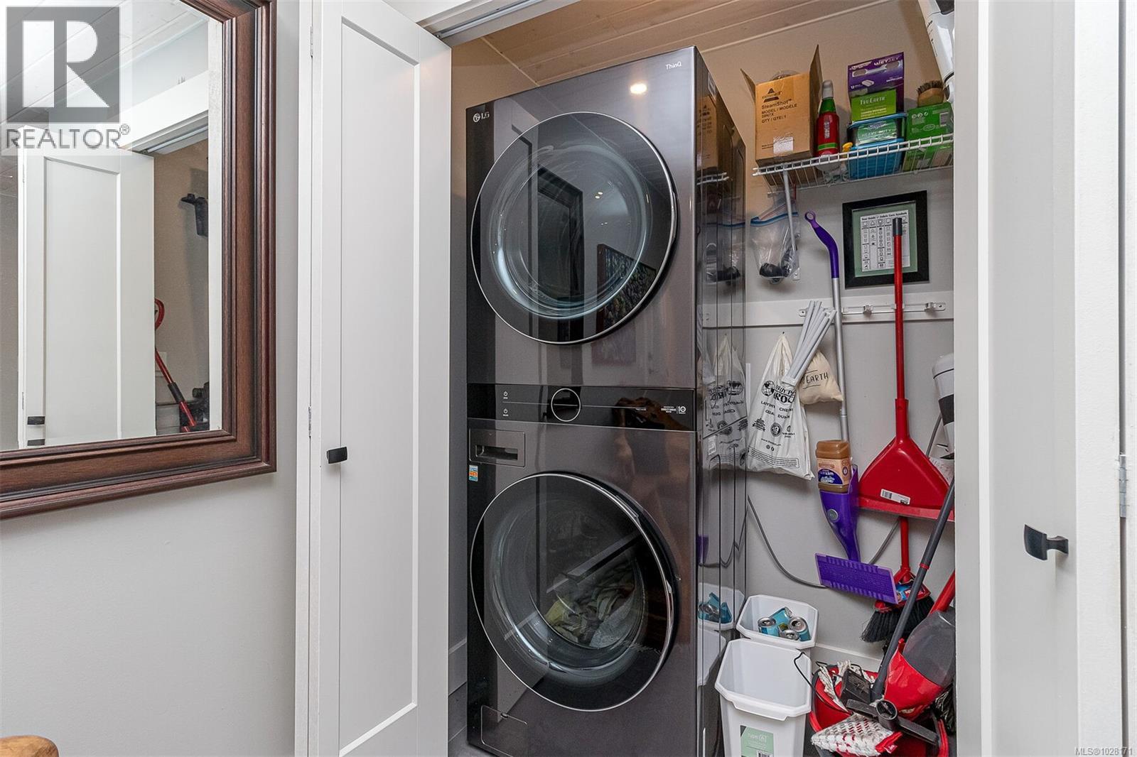 #404 9958 DANIEL ST - 27