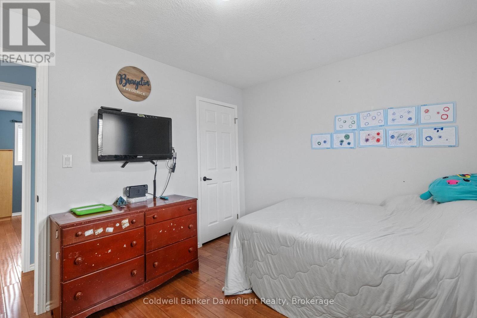 Single Family House Raised bungalow for Sale in  MILL STREET North Middlesex (Parkhill) 