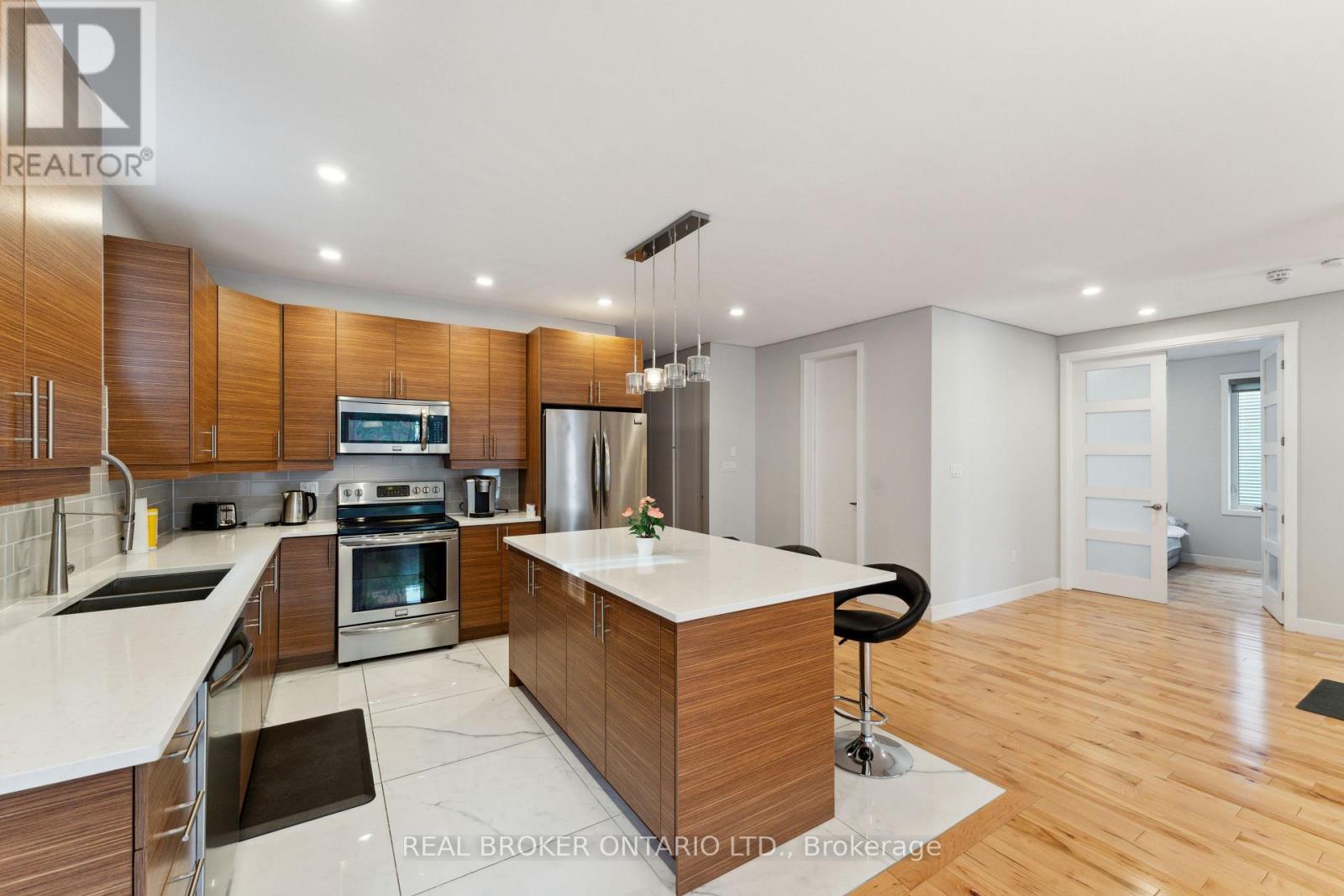 36 ONTARIO STREET - 22