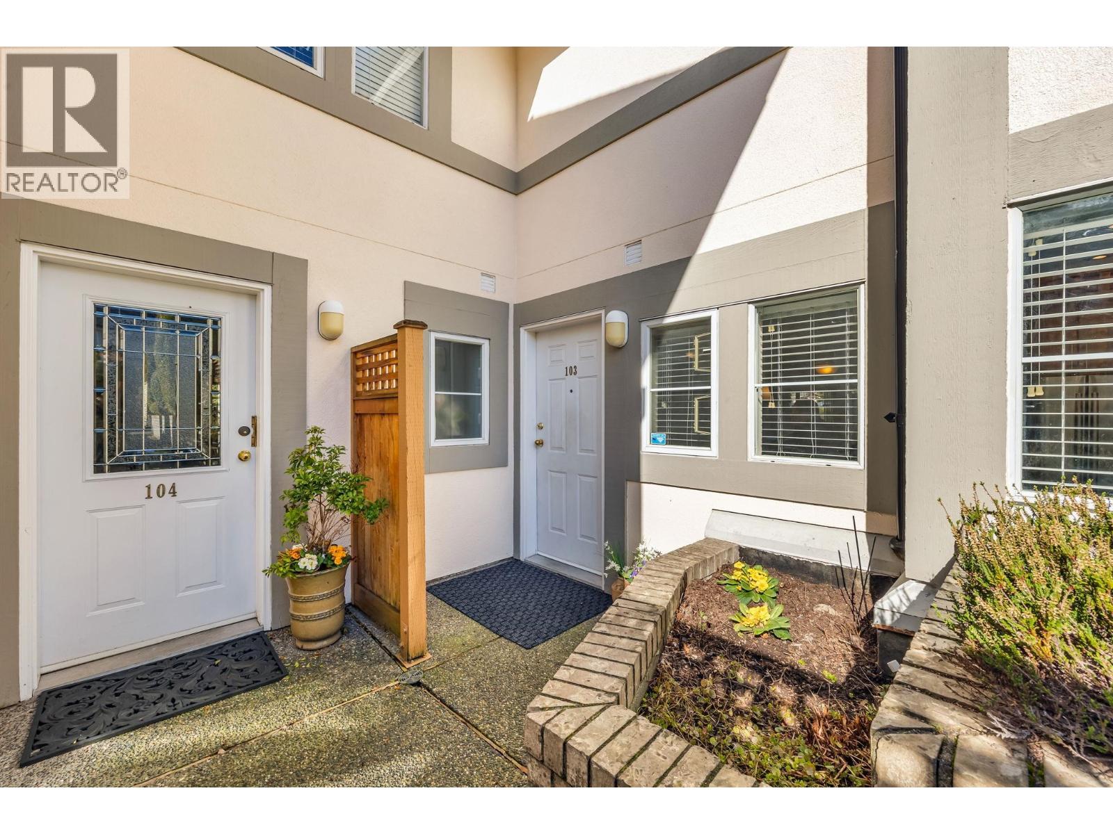 103 245 W 15TH STREET, North Vancouver