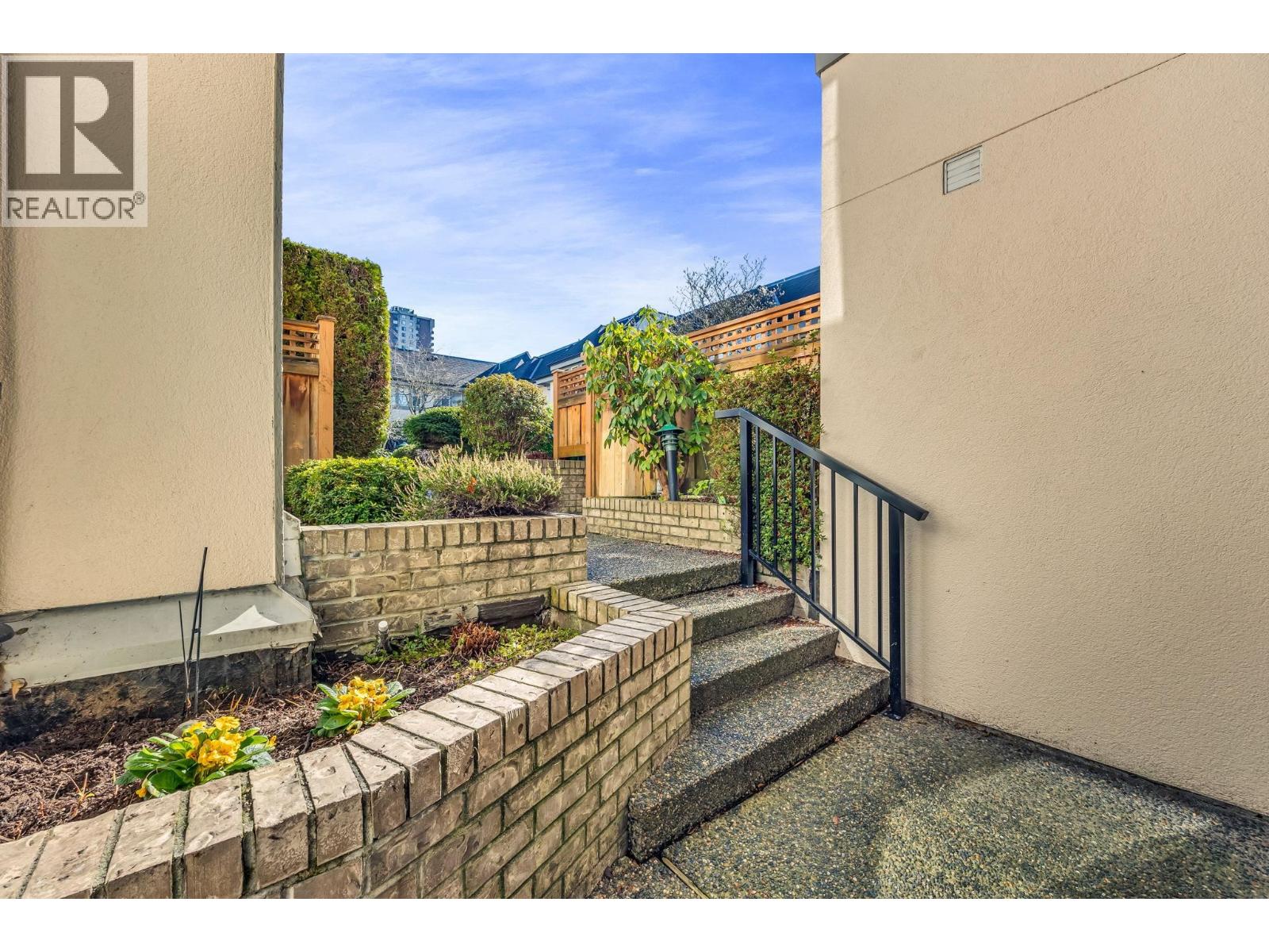 103 245 W 15TH STREET, North Vancouver