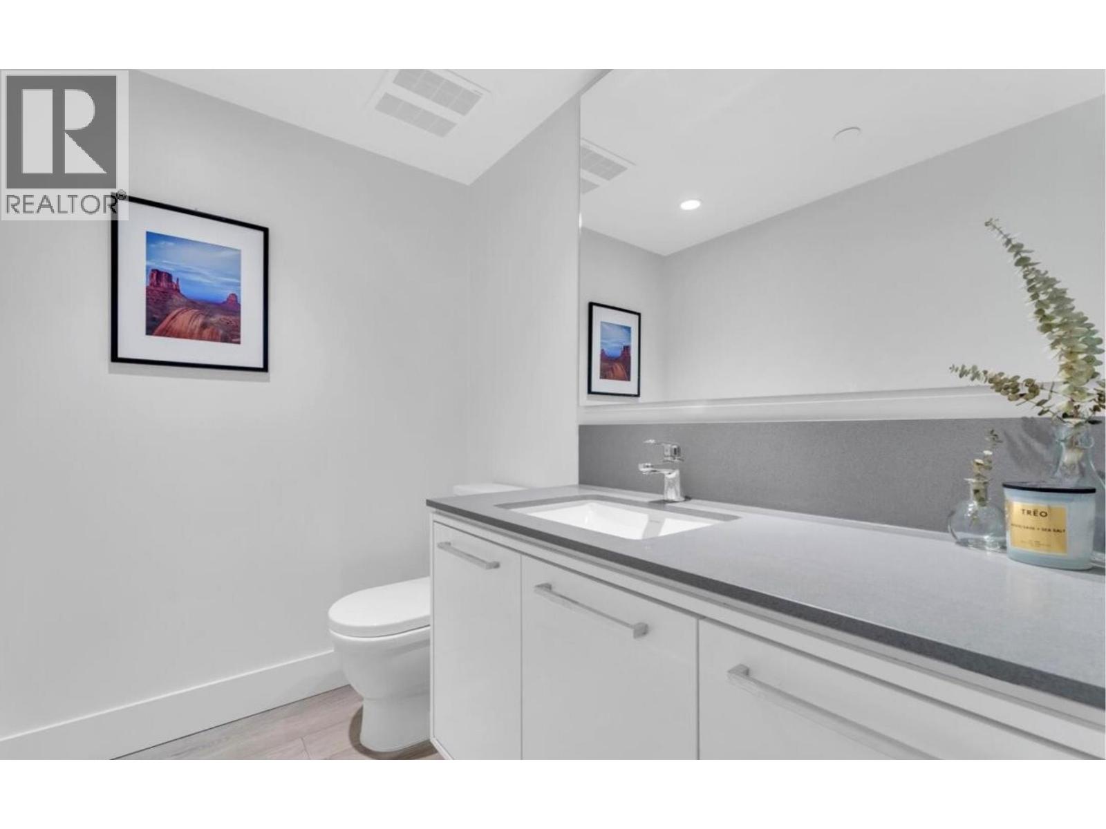 405 680 SEYLYNN CRESCENT, North Vancouver