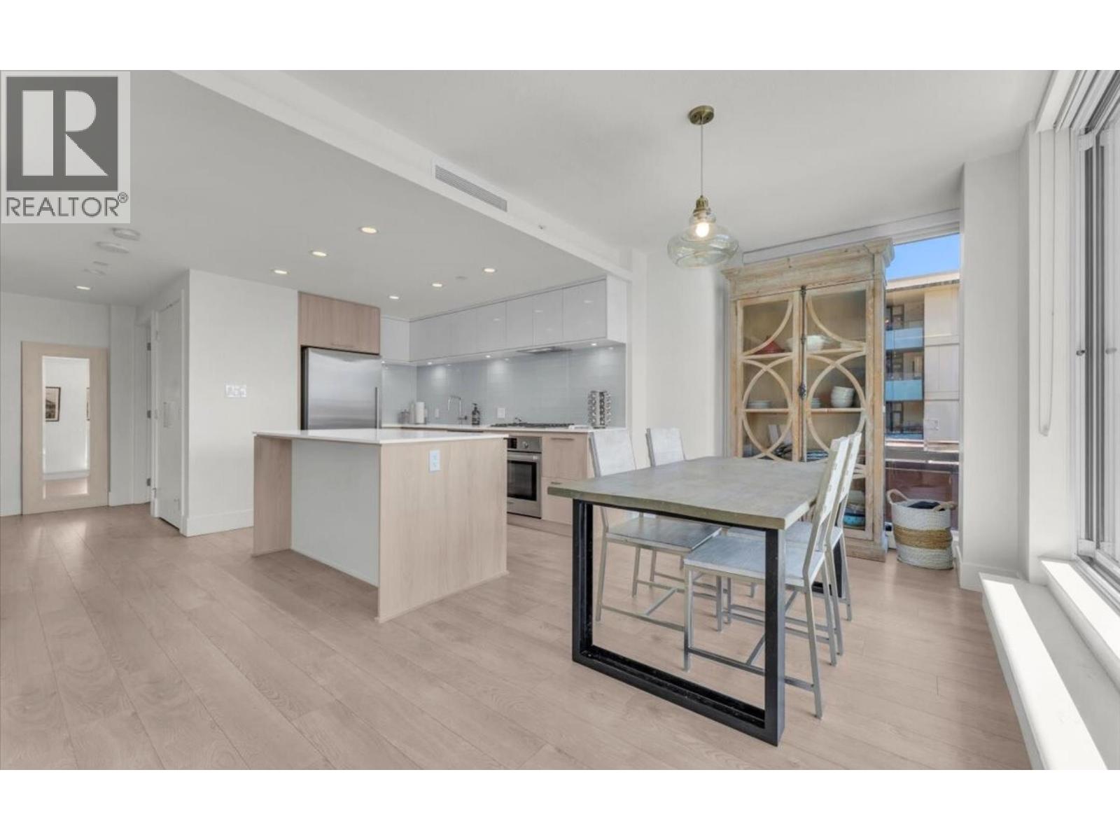 405 680 SEYLYNN CRESCENT, North Vancouver