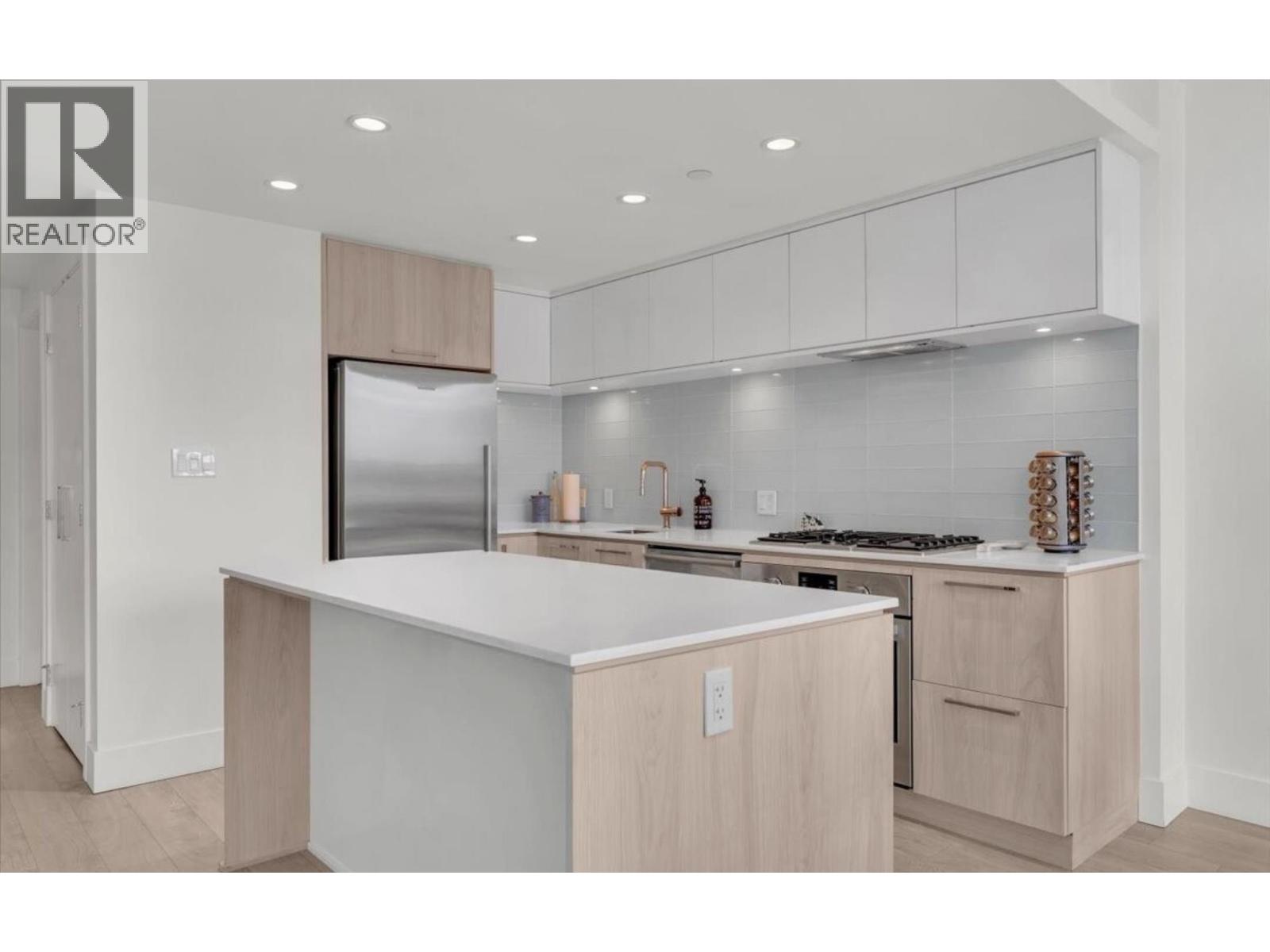 405 680 SEYLYNN CRESCENT, North Vancouver