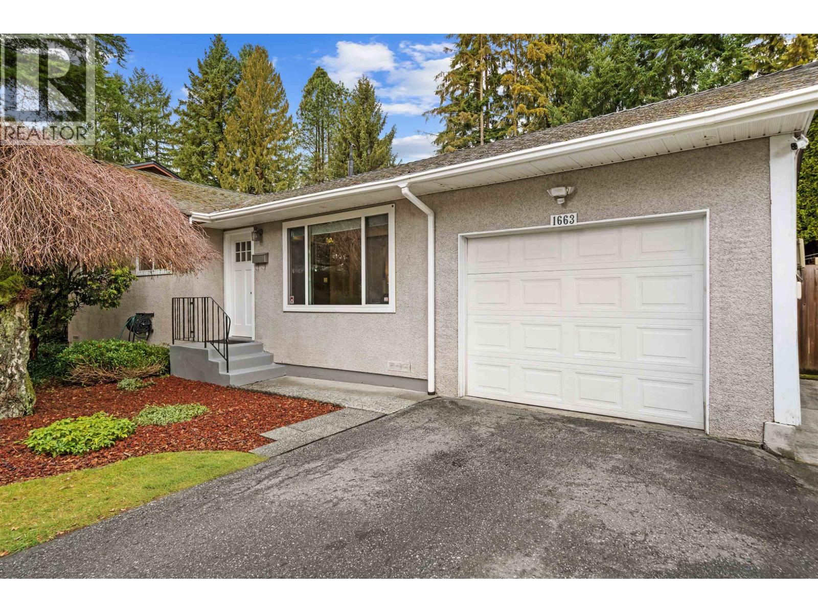 1663 ROBERTSON AVENUE, Port Coquitlam