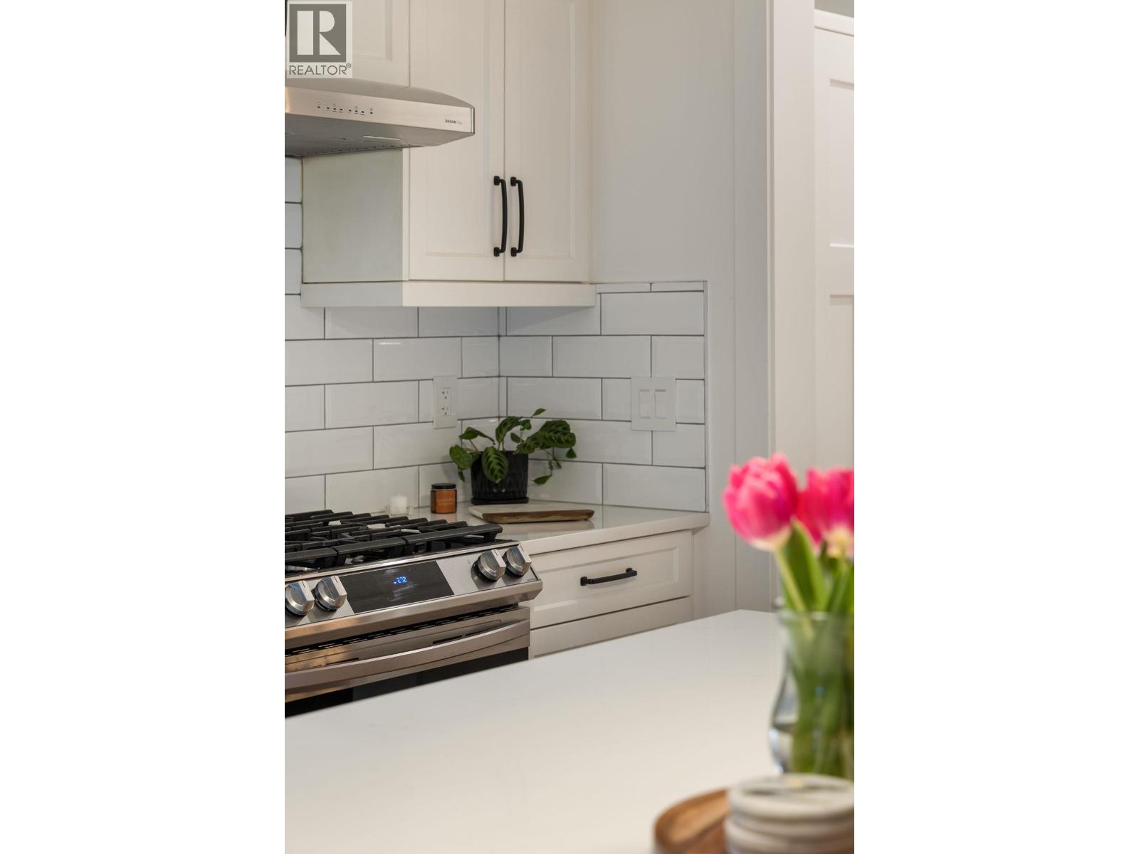 220 SIXTH AVENUE, New Westminster