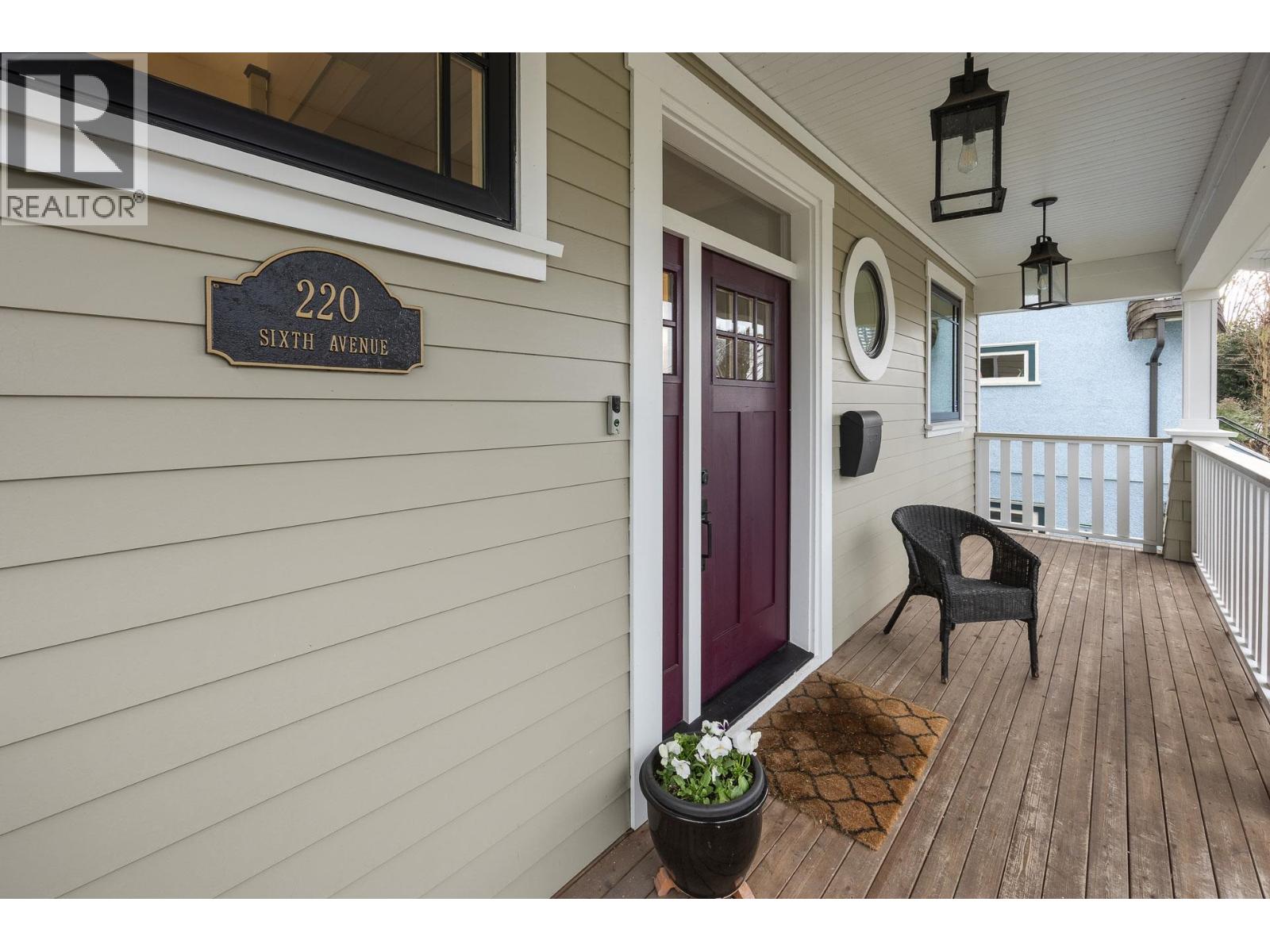 220 SIXTH AVENUE, New Westminster