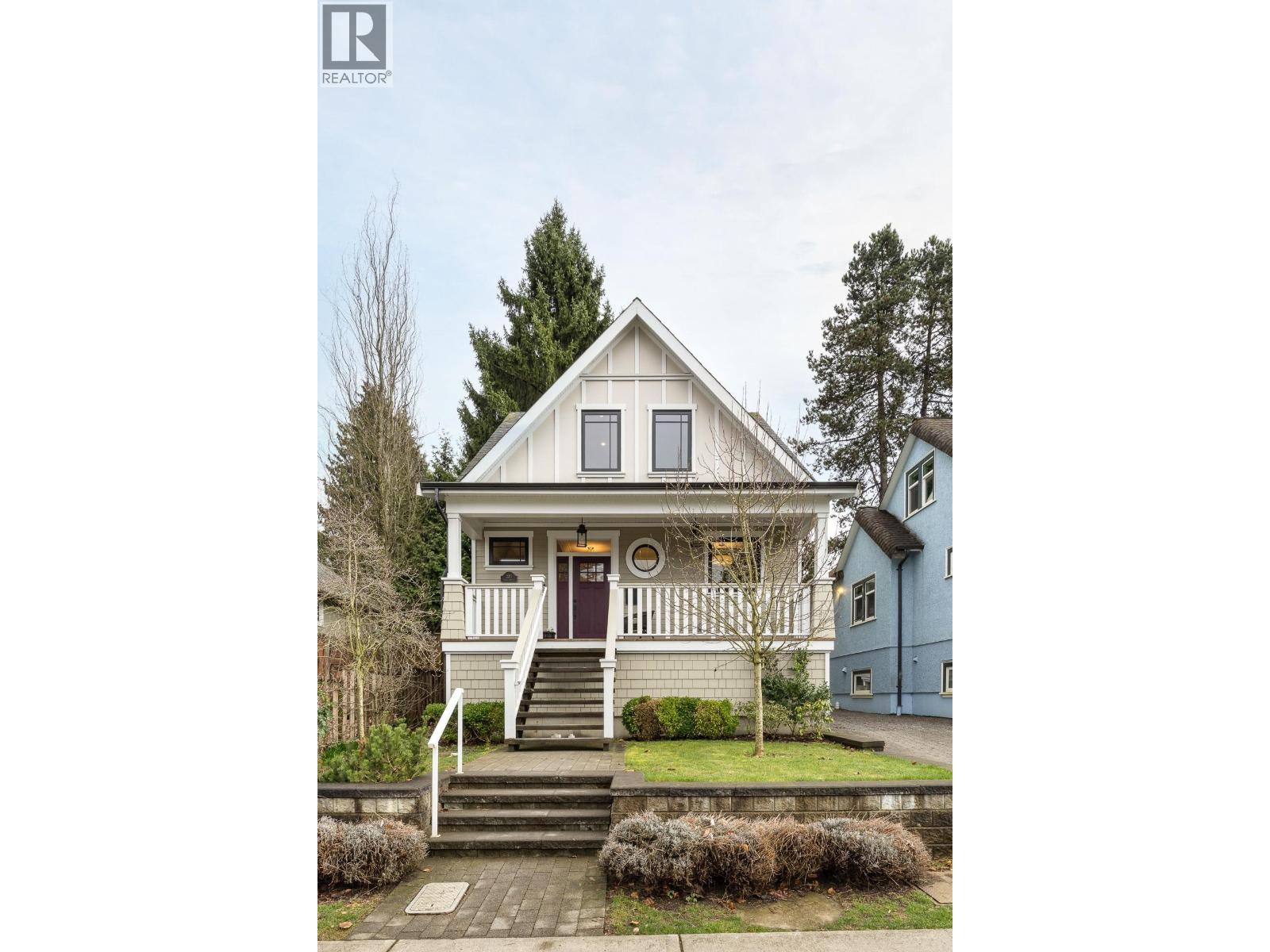 220 SIXTH AVENUE, New Westminster