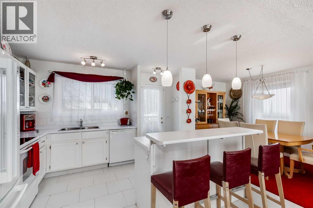 Single Family House Bi-level for Sale in  Bedwood Bay NE Beddington Heights Calgary 