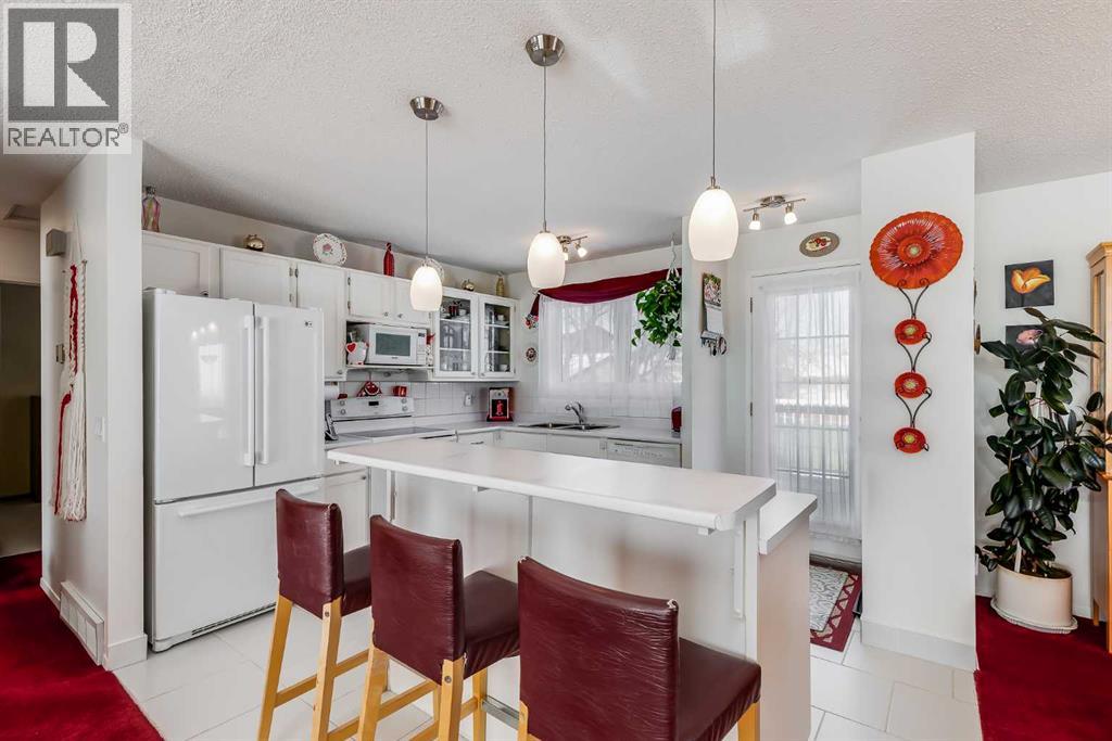 Single Family House Bi-level for Sale in  Bedwood Bay NE Beddington Heights Calgary 