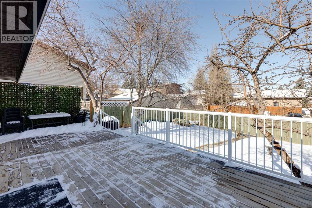 Single Family House Bi-level for Sale in  Bedwood Bay NE Beddington Heights Calgary 