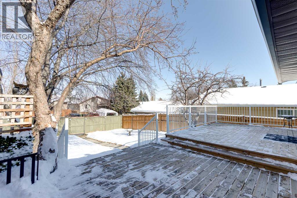 Single Family House Bi-level for Sale in  Bedwood Bay NE Beddington Heights Calgary 