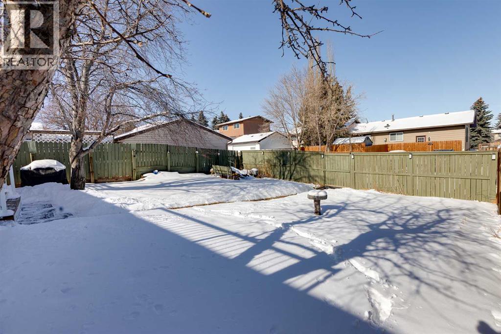 Single Family House Bi-level for Sale in  Bedwood Bay NE Beddington Heights Calgary 