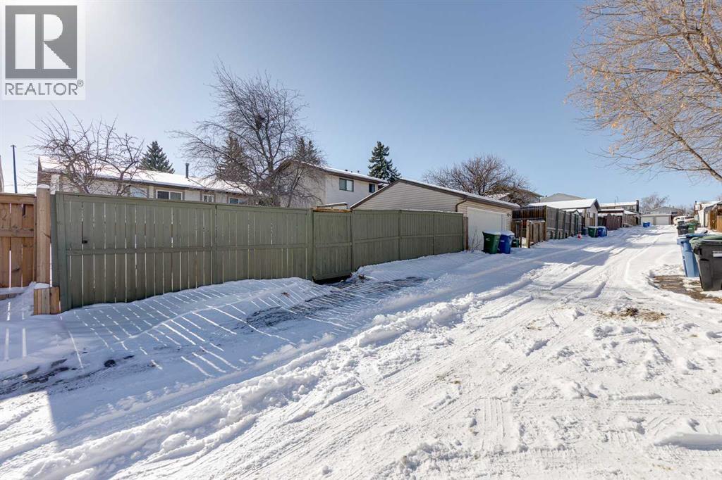 Single Family House Bi-level for Sale in  Bedwood Bay NE Beddington Heights Calgary 