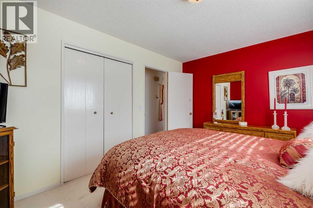 Single Family House Bi-level for Sale in  Bedwood Bay NE Beddington Heights Calgary 