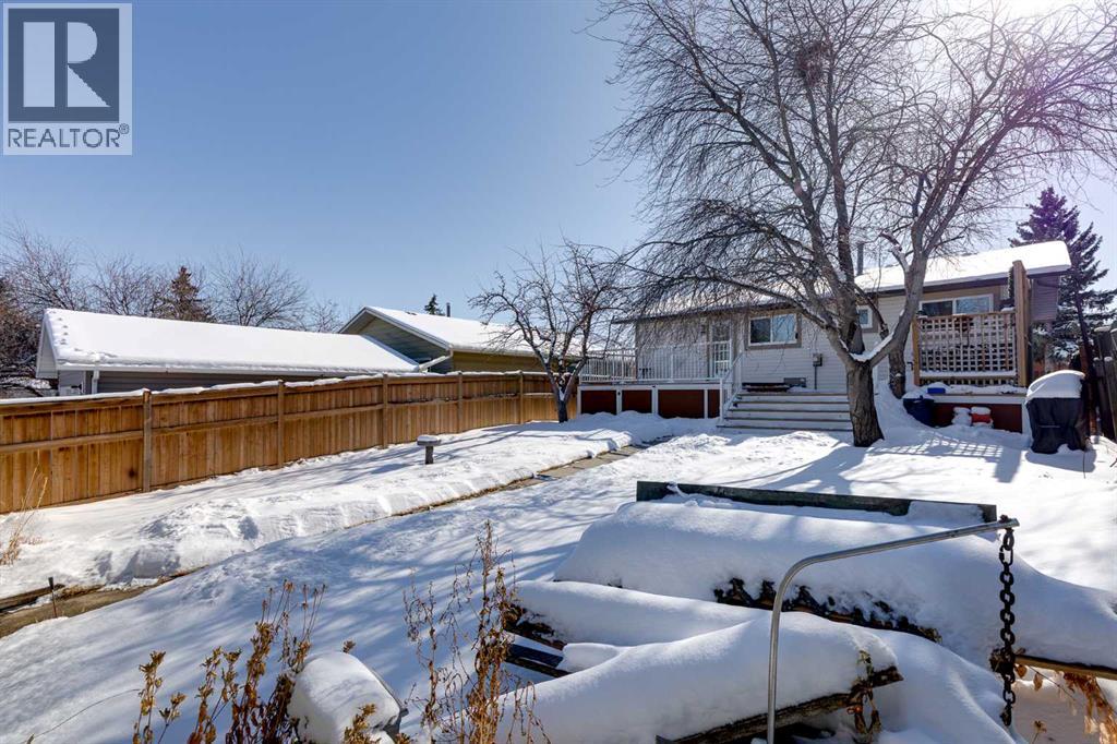 Single Family House Bi-level for Sale in  Bedwood Bay NE Beddington Heights Calgary 
