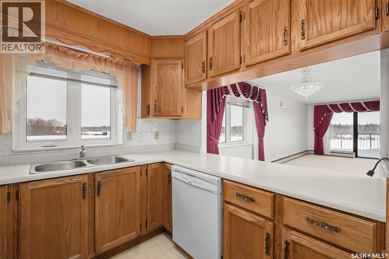 #4A 516 RIVER STREET E - 16
