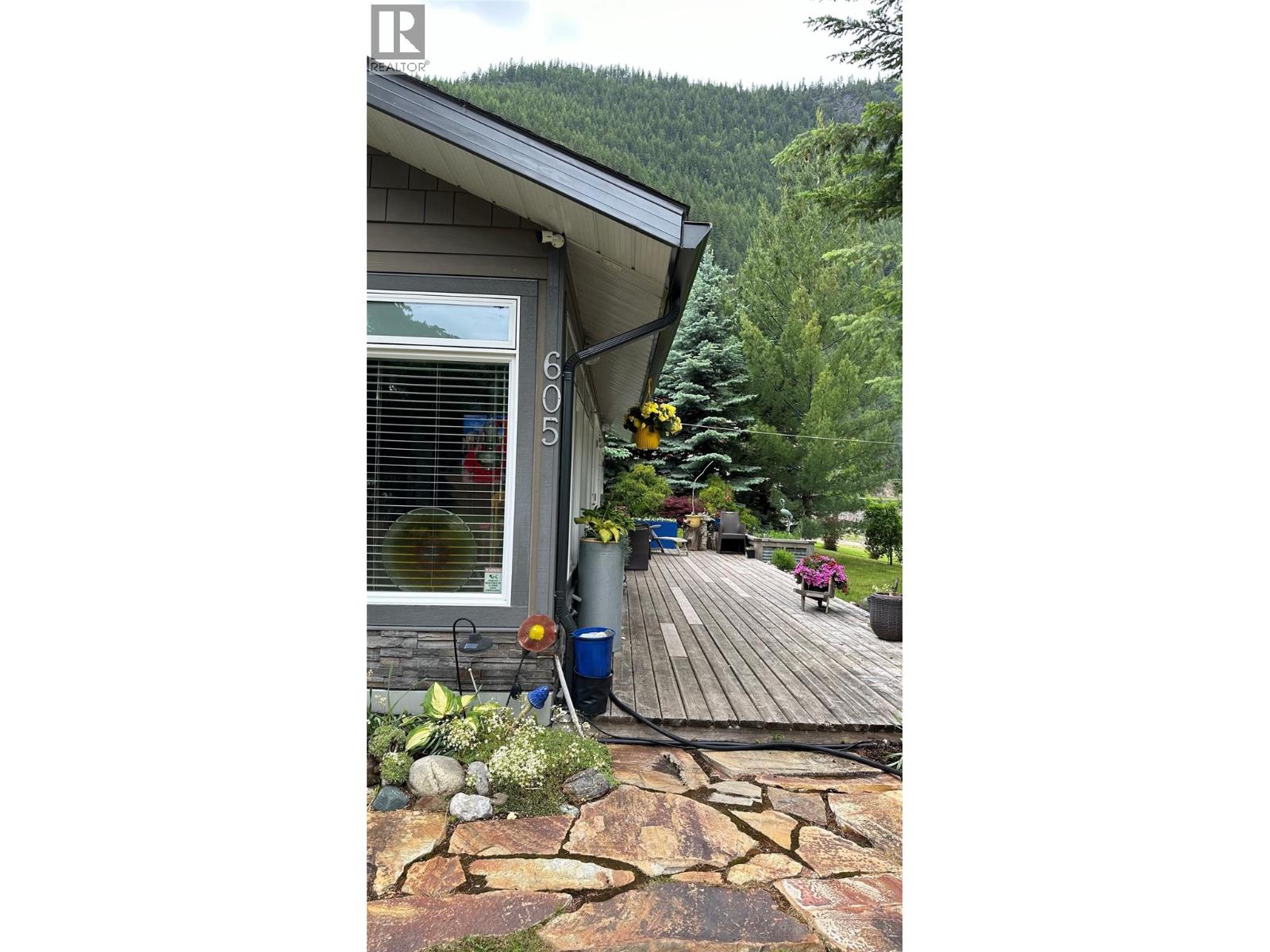 605 Sixth Avenue, Lardeau