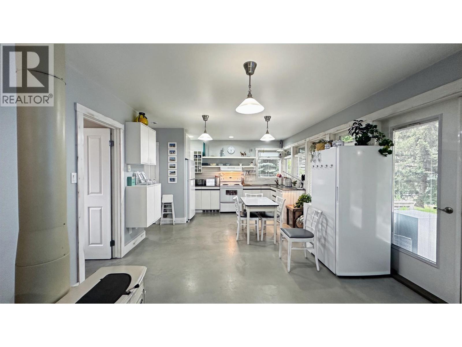 605 Sixth Avenue, Lardeau