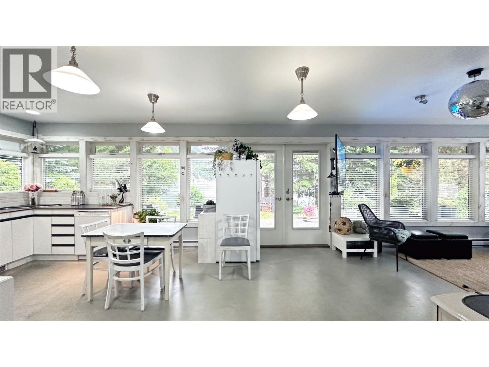 605 Sixth Avenue, Lardeau