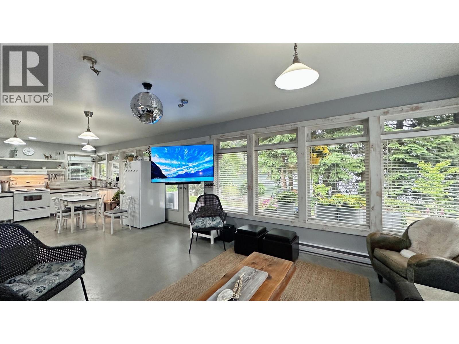 605 Sixth Avenue, Lardeau