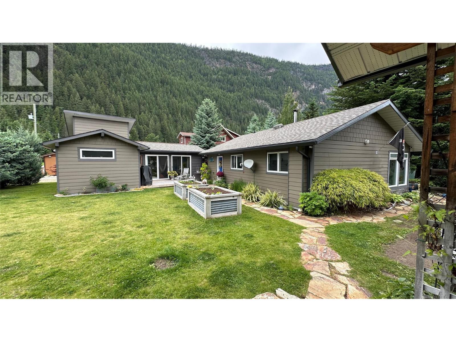 605 Sixth Avenue, Lardeau