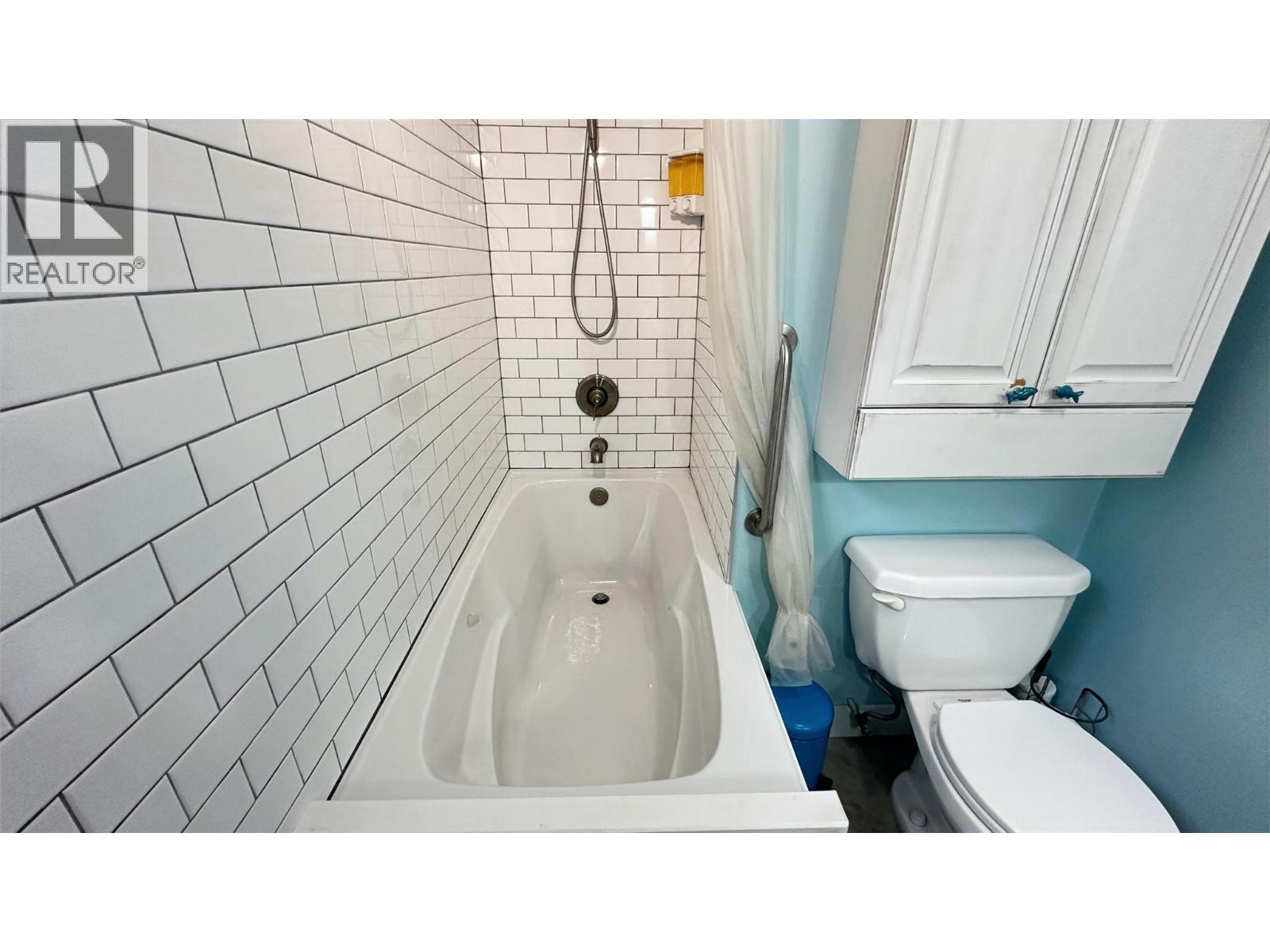 605 Sixth Avenue, Lardeau