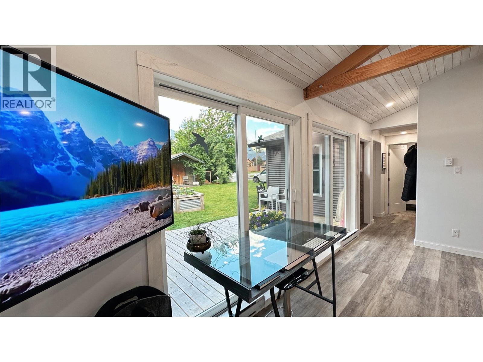 605 Sixth Avenue, Lardeau