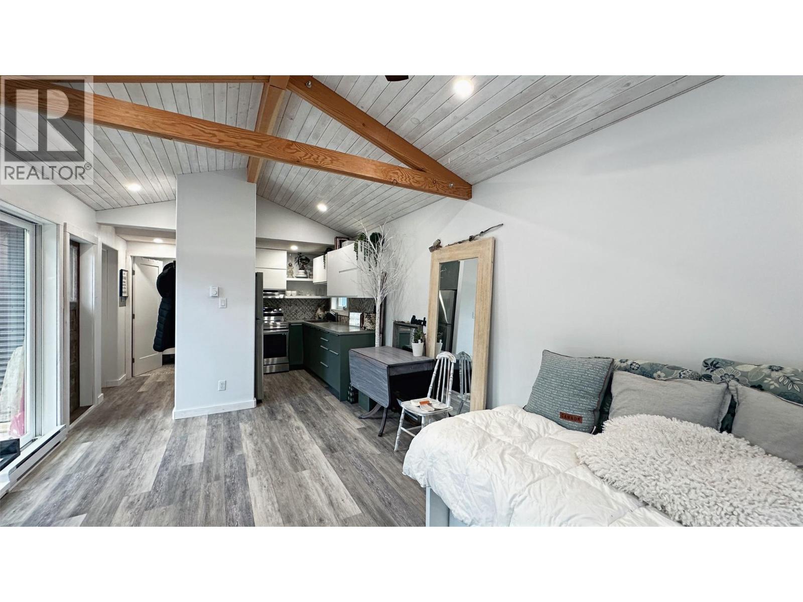 605 Sixth Avenue, Lardeau