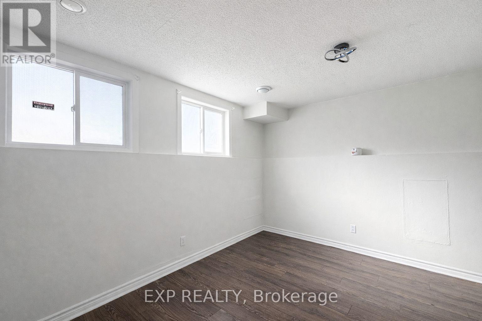 11C SONNET CRESCENT - 17