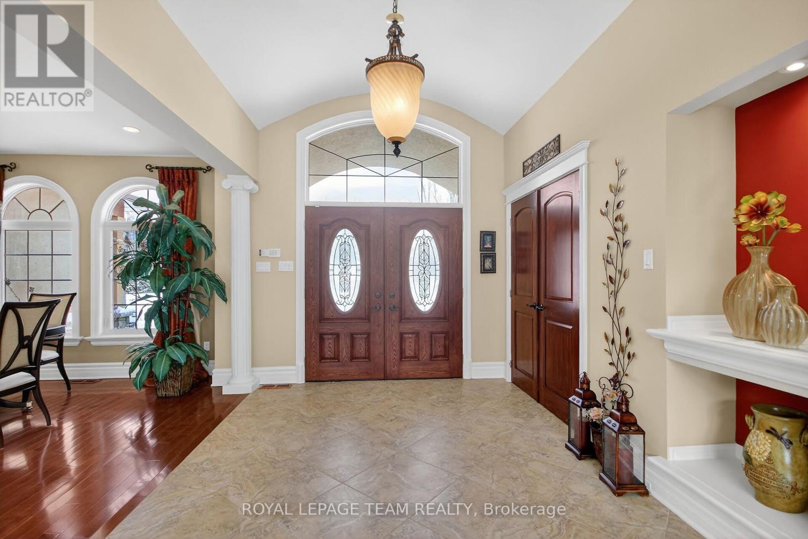 Spacious front entrance/foyer w/solid wood doors