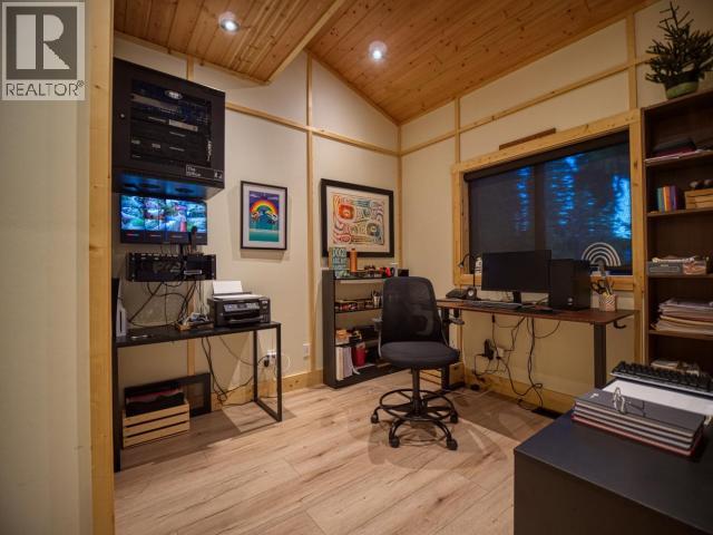 13168 POWELL LAKE - 21