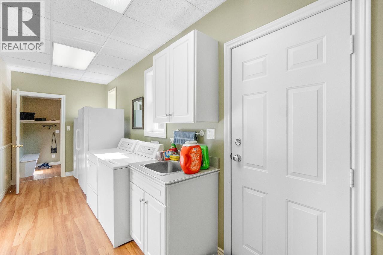 880 WATERLOO Road, Castlegar