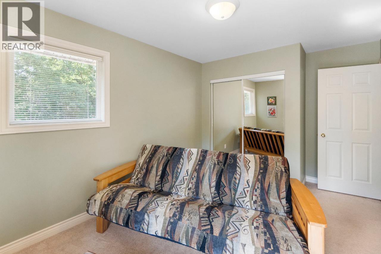 880 WATERLOO Road, Castlegar